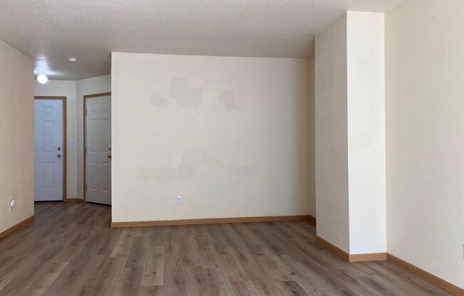 Bright & Convenient Townhouse Living!