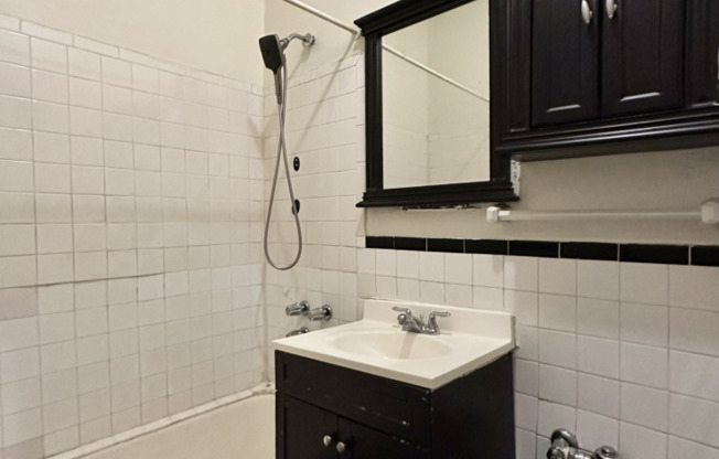 1 bed, 1 bath, $1,995, Unit 1FE