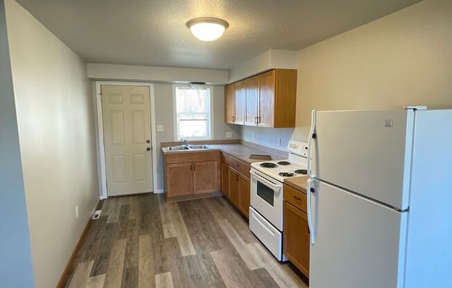 2 beds, 1 bath, $845, Unit 2527