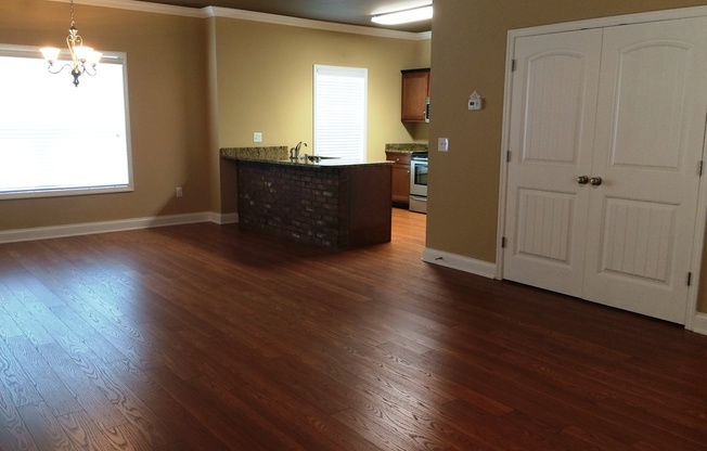 1 bed, 1 bath, 985 sqft, $895, Unit 210