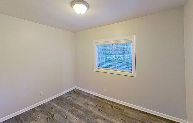 2 beds, 1 bath, $1,550, Unit #B