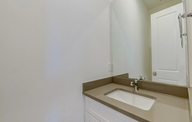 The Grove at Oak Forest Apartments Bathroom