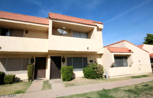 4722 W ROSE LN