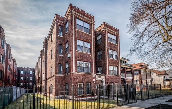 136 E 155th