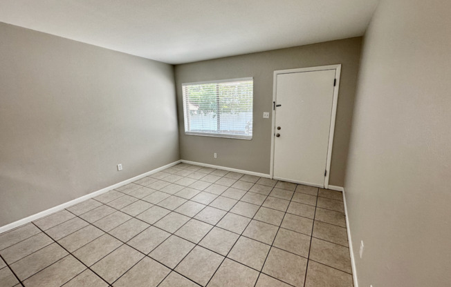 1 bed, 1 bath, 522 sqft, $800, Unit E