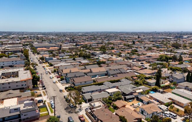 Welcome to 4236 W 129th St – Comfort & Convenience in Hawthorne