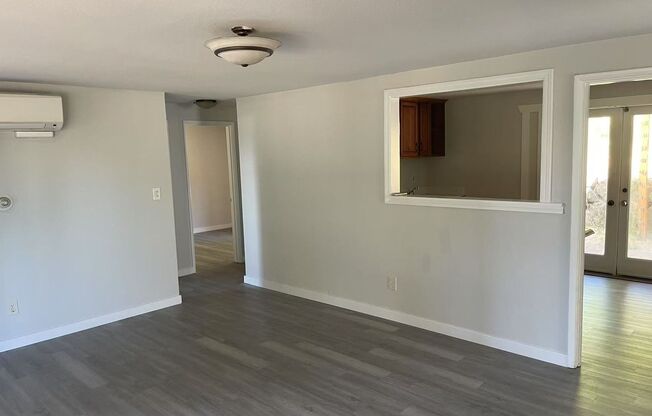 Nice 3-bed, 1 -bath single family house with Air-conditioning in Westwood Seattle for rent!
