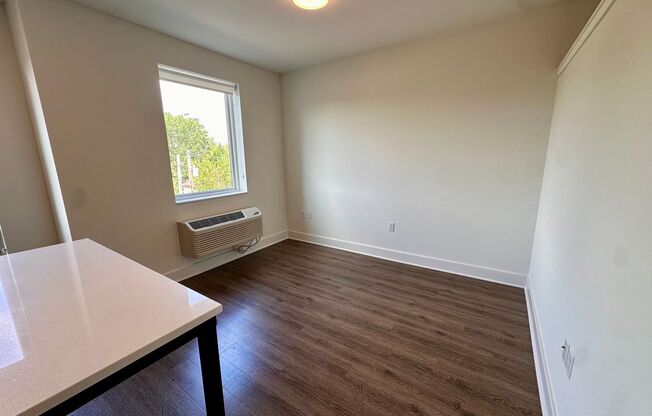 1 bed, 1 bath, 544 sqft, $1,350, Unit 322