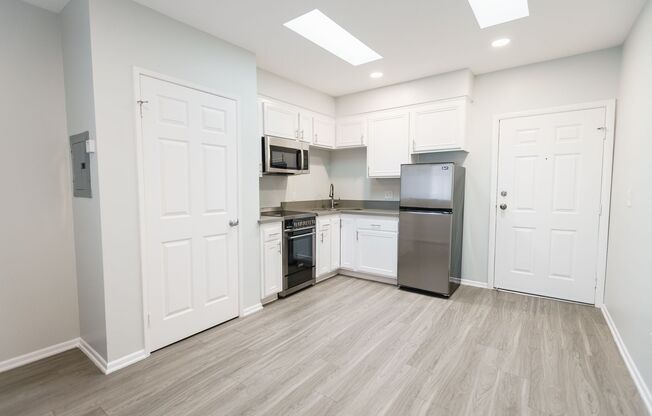 Studio, 1 bath, 229 sqft, $1,698, Unit 204