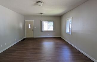 2 beds, 1 bath, $975