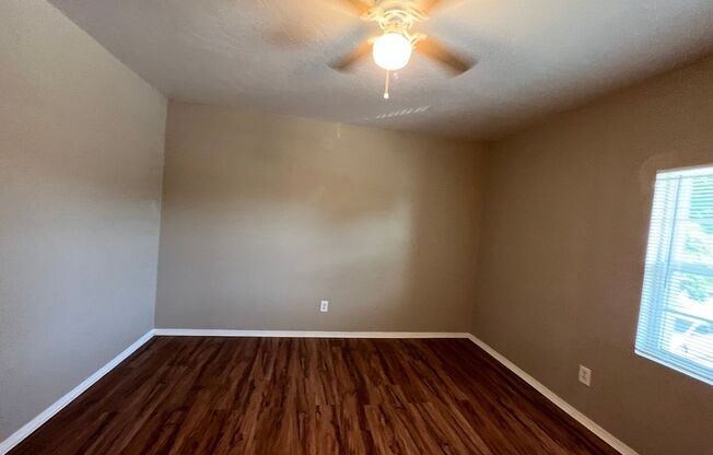 1 Bedroom 1 Bath condo on NW Expressway!