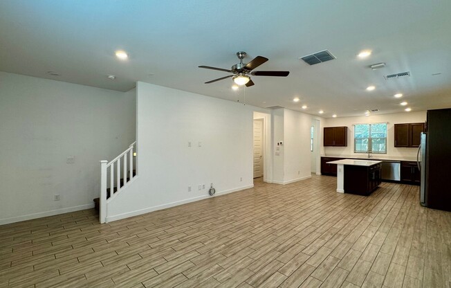 1068 E SABINO DR