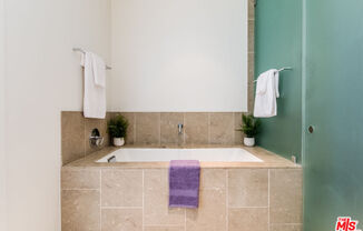 1 bed, 1 bath, 920 sqft, $3,990, Unit 4L