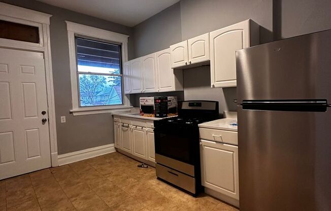 1 bed, 1 bath, 453 sqft, $1,395, Unit 324-2R