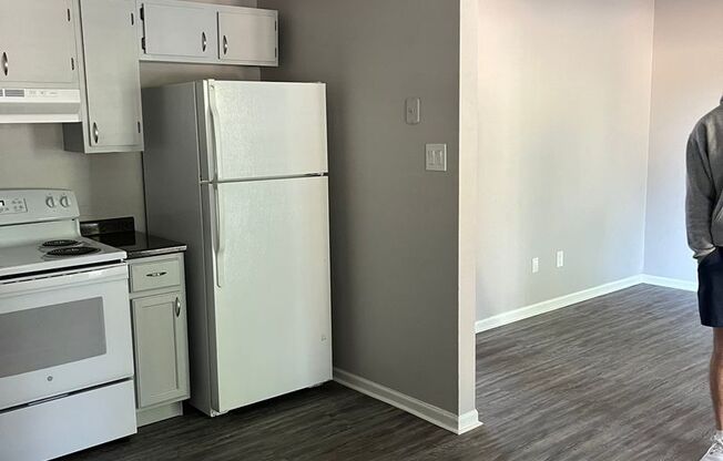 1 bed, 1 bath, 650 sqft, $695, Unit A4