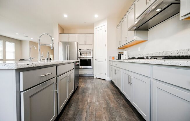 LAKE LAS VEGAS FULLY FURNISHED!! STUNNING 3 bedroom 2 1/2 Bath- A MUST SEE
