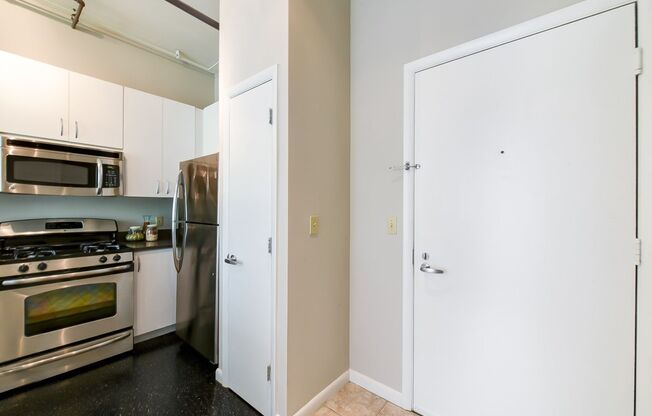 Bright Logan Circle Apartment Parking Included, Short Term Lease Available