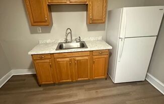 Studio, 1 bath, $1,100, Unit 16 Mattoon St Unit 6