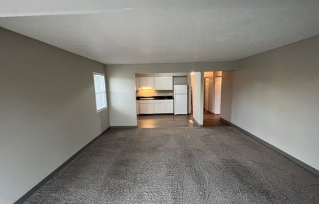 2 beds, 1 bath, $1,045, Unit 2609IRE