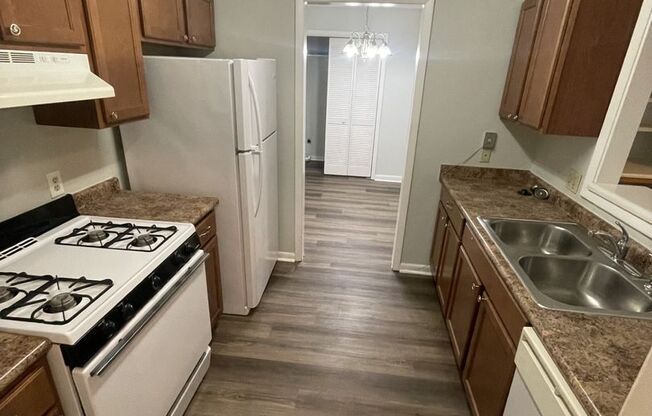 2br/2ba, fireplace, deck