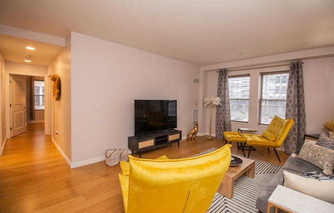 2 beds, 2 baths, 1,100 sqft, $6,000, Unit 401