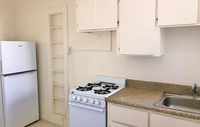 Studio, 1 bath, 375 sqft, $1,695, Unit 405