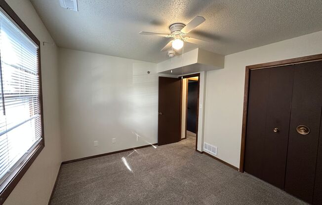 2 beds, 1 bath, $895, Unit 18