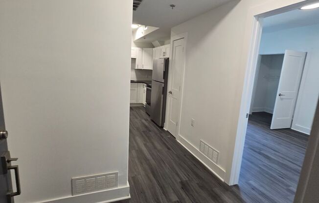 2 beds, 1 bath, 942 sqft, $1,695, Unit 211