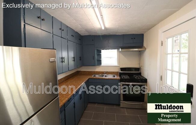 2125 1/2 E 8 ST