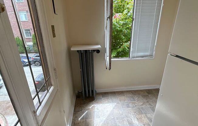 Studio, 1 bath, 420 sqft, $1,925, Unit 10