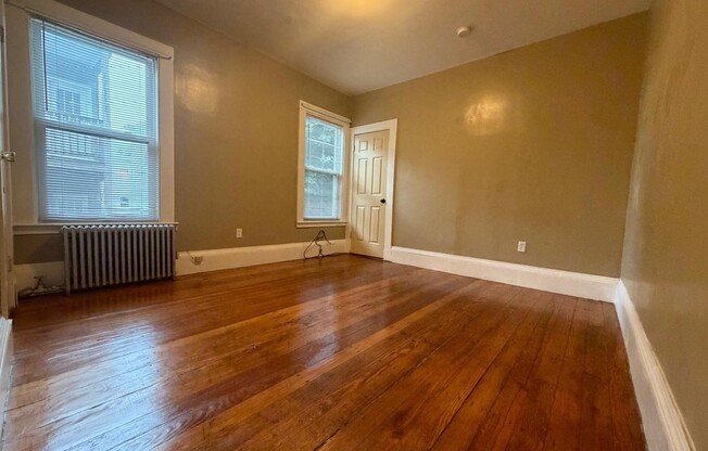18 HENDRY ST
