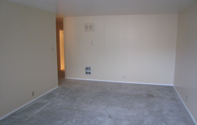 565 8 AVE