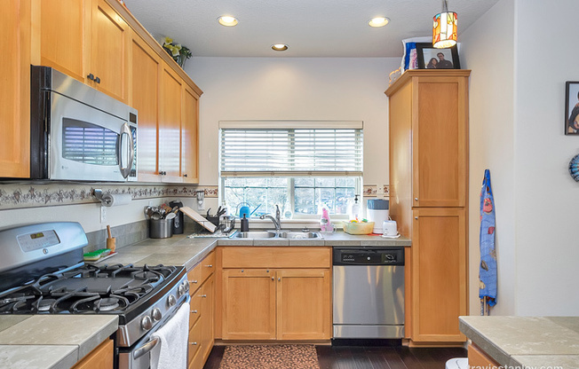 Spectacular 3BD Condo | Near Intel | Walk to MAX Station | Free High-Speed Internet | Water/Sewer/Garbage Included!