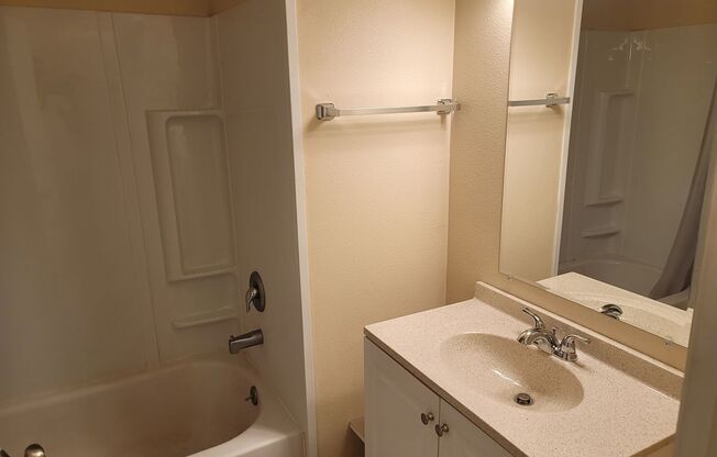 1 bed, 1 bath, 500 sqft, $1,545, Unit 13