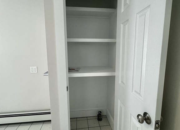 2 beds, 1 bath, 1,000 sqft, $2,750, Unit 2