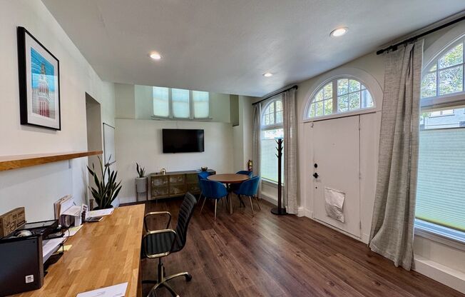 4018 Broadway