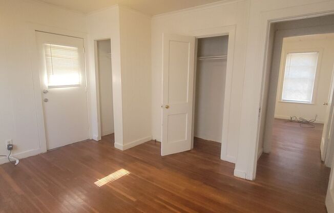 2 beds, 1 bath, $800