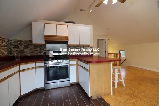 22 LAKESIDE AVE