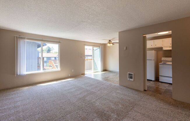 2 beds, 1 bath, 735 sqft, $1,645, Unit 05