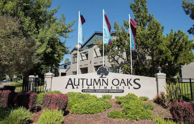 Autumn Oaks entry monument