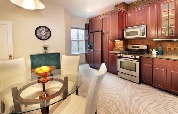 4 beds, 2 baths, 2,200 sqft, $6,300, Unit 1