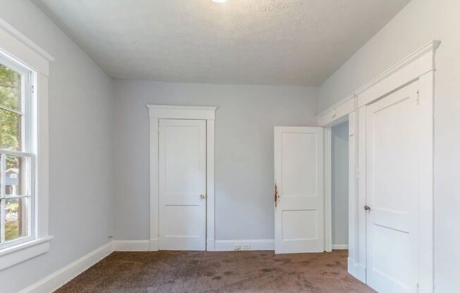 3bd/2ba in the Heart of Oakland City and Mere Minutes From Marta, I-20, and I-75/85!