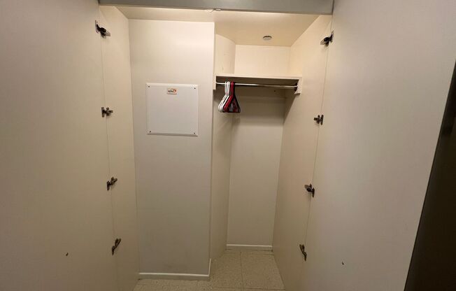 1 bed, 1 bath, $1,900, Unit # 909