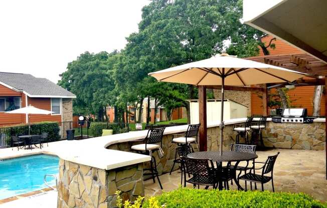 Bedford Oaks Apartments pool and patio