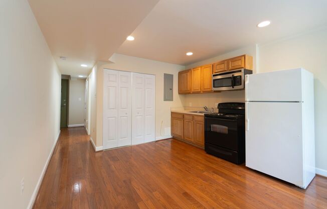 In the heart of DC's Shaw Neighborhood 1 Bedroom 1.5 Bath Apartment