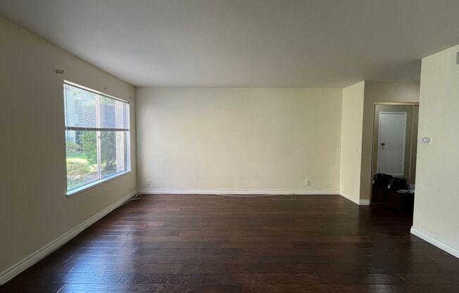 1st floor condo w/pool, spa, clubhouse, tennis crts + MORE!