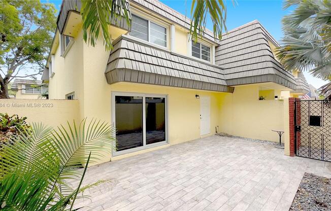 8483 SW 137 AVE