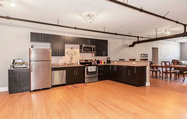 2 beds, 1 bath, 1,400 sqft, $2,250, Unit Jane 102