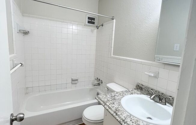 2 beds, 1 bath, $725, Unit KAY0117