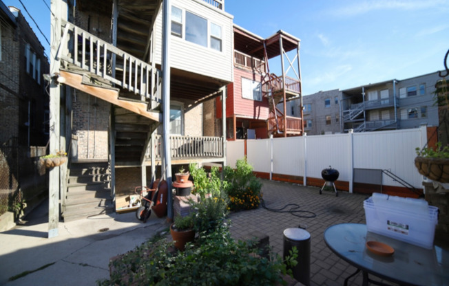 4944 S MICHIGAN